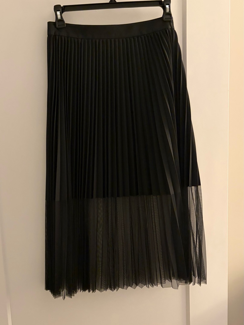 NWT Elie Tahari Yanet Black Pleated Midi Skirt